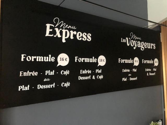 Hotel Restaurant Les Voyageurs Montaigu-Vendee Eksteriør bilde