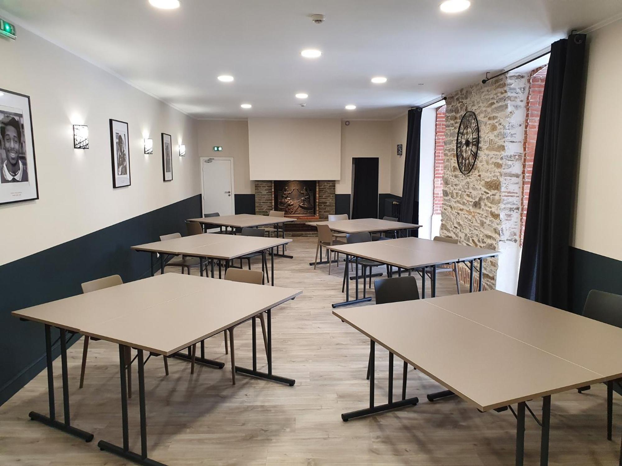 Hotel Restaurant Les Voyageurs Montaigu-Vendee Eksteriør bilde