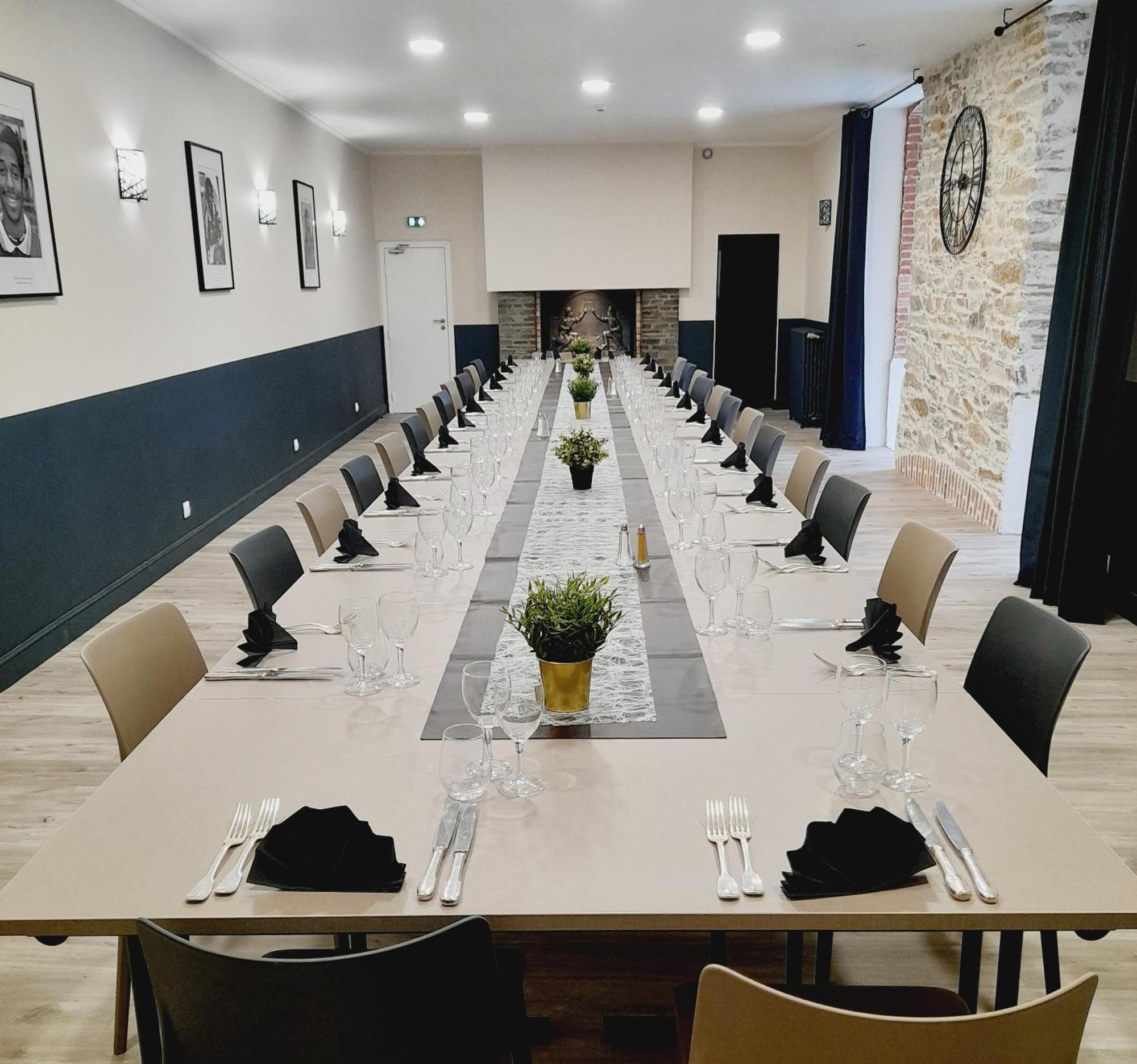 Hotel Restaurant Les Voyageurs Montaigu-Vendee Eksteriør bilde
