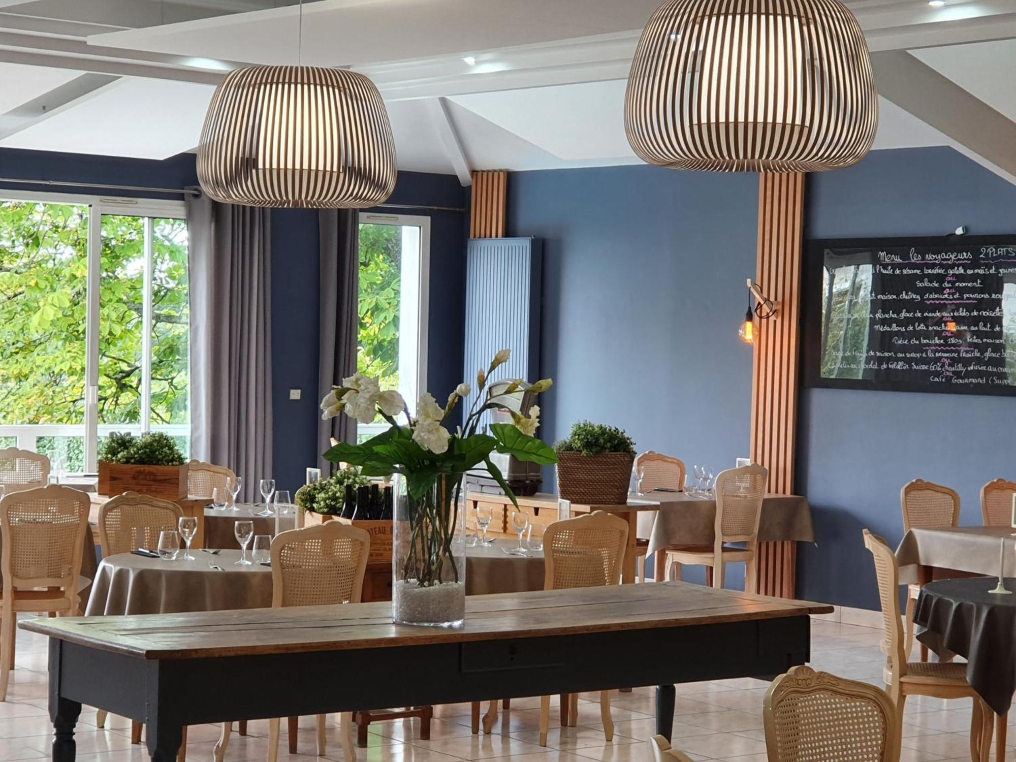 Hotel Restaurant Les Voyageurs Montaigu-Vendee Eksteriør bilde