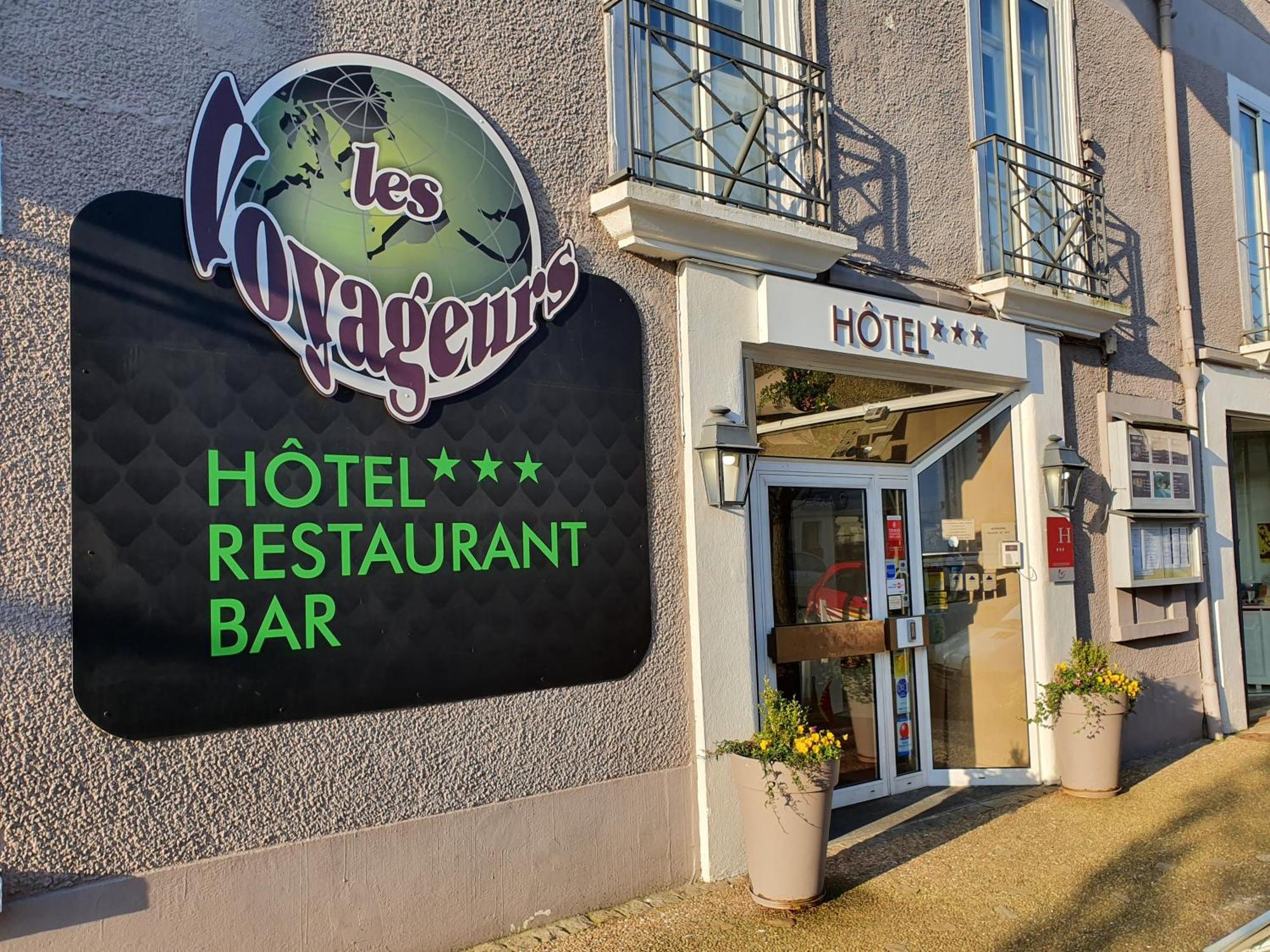 Hotel Restaurant Les Voyageurs Montaigu-Vendee Eksteriør bilde