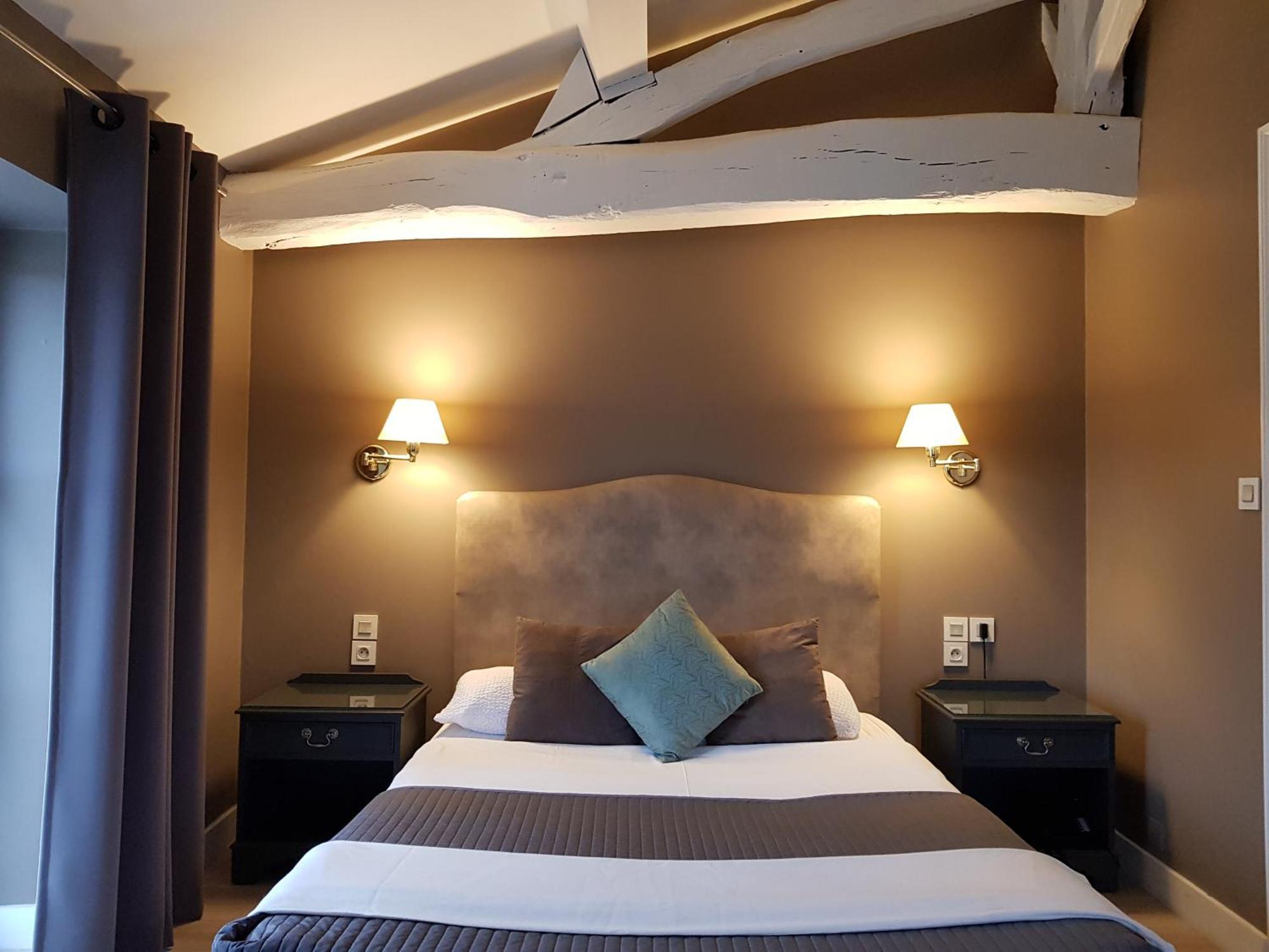 Hotel Restaurant Les Voyageurs Montaigu-Vendee Eksteriør bilde