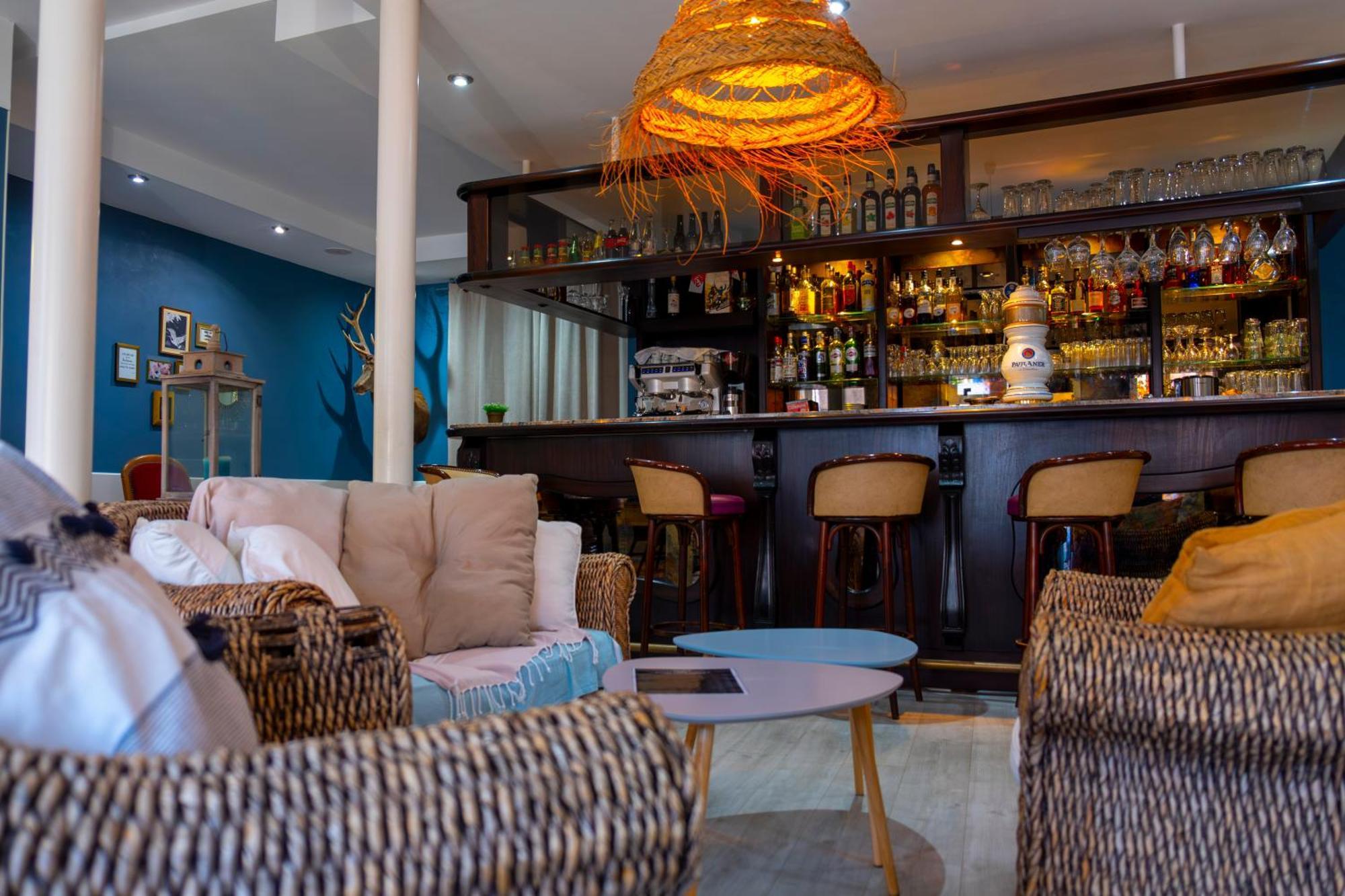 Hotel Restaurant Les Voyageurs Montaigu-Vendee Eksteriør bilde