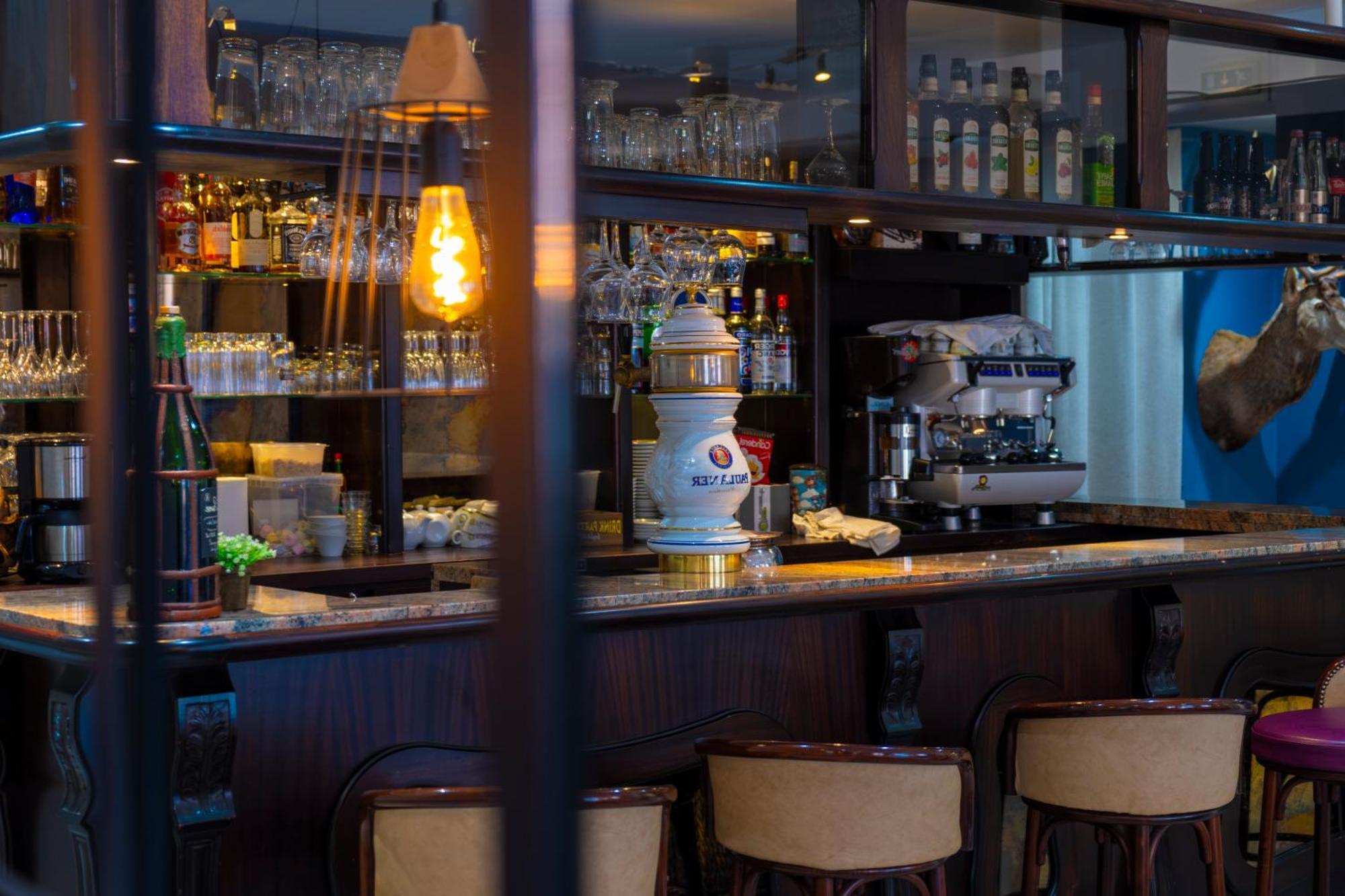 Hotel Restaurant Les Voyageurs Montaigu-Vendee Eksteriør bilde